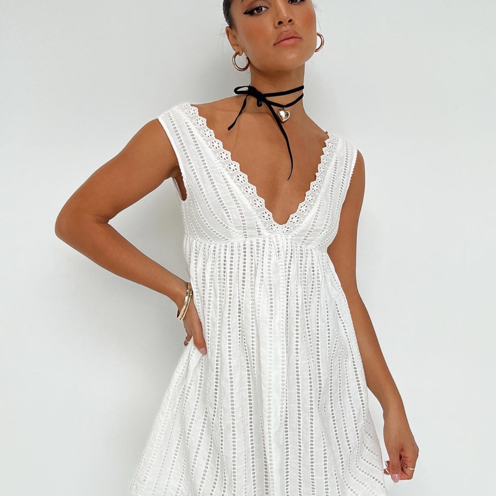 Elegant White Lace Dress